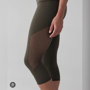 Lululemon olive green reveal 15” crop legging in 8 / M